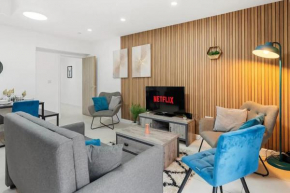 Modern Spacious Three Bedrooms with Private Garden